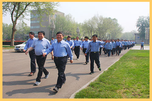 兴泰发电公司每年组织开展健身徒步活动，倡导全民健身.jpg